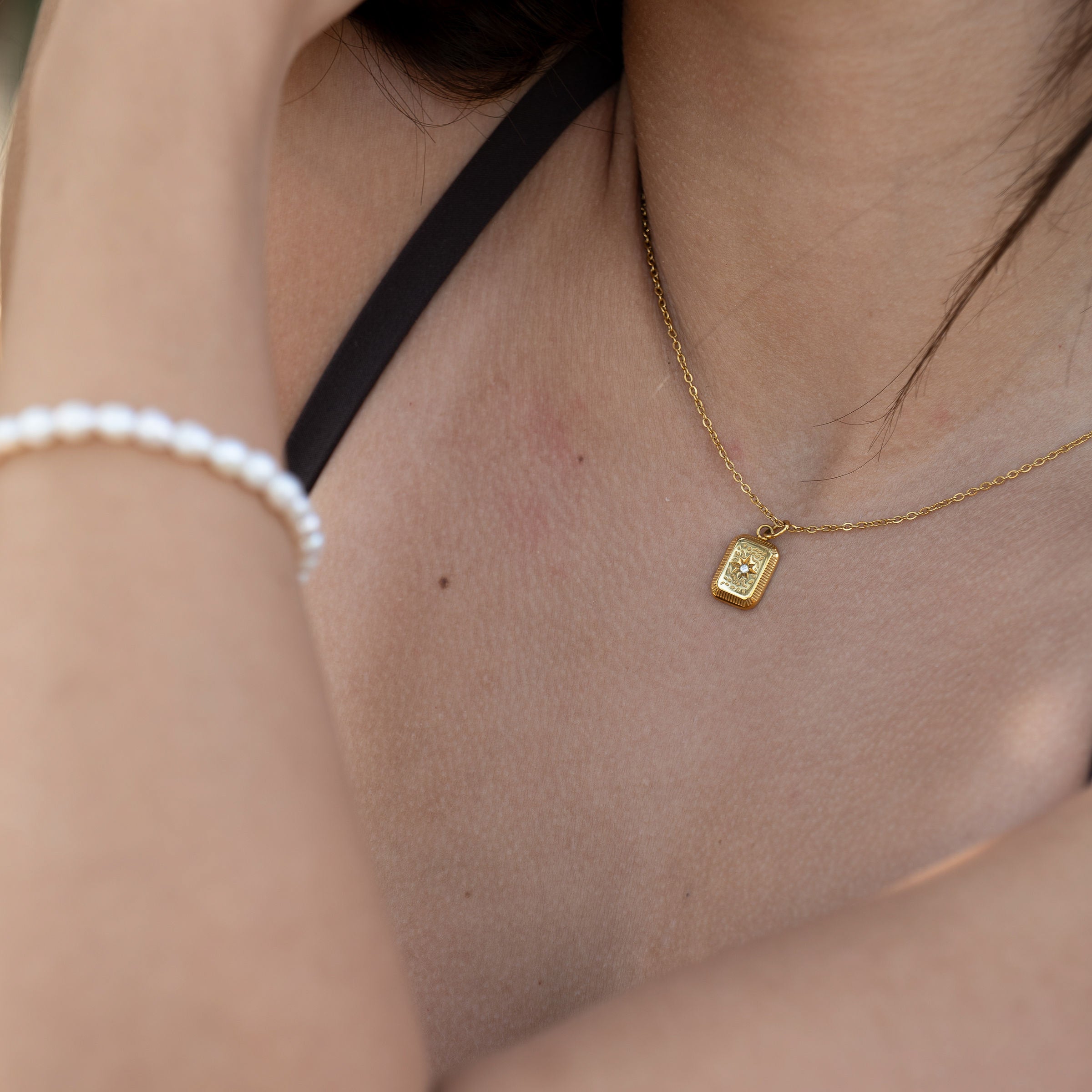 Gold engraved star pendant with zircon – waterproof jewellery