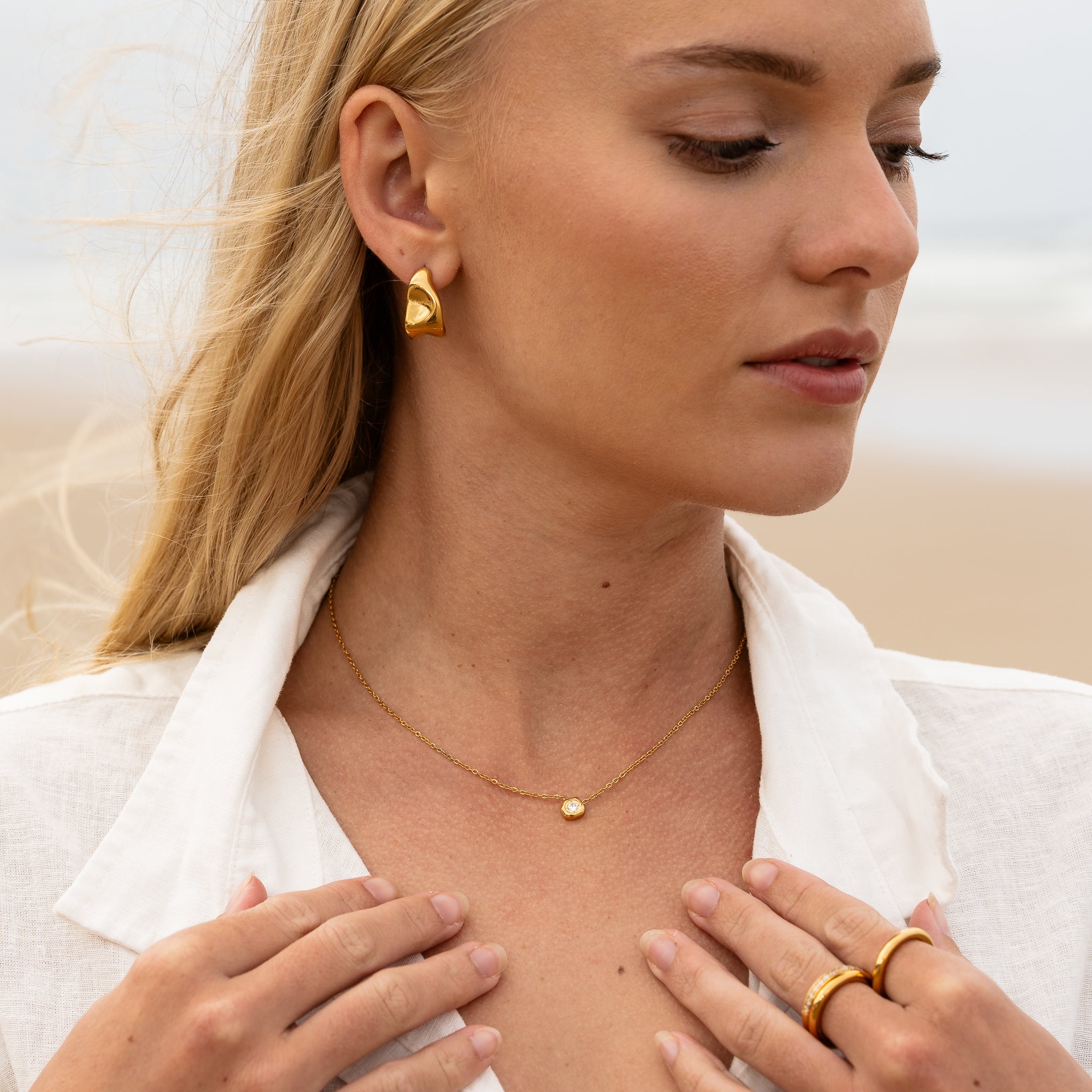Minimal gold ring set lifestyle shot – Maevi Jewellery