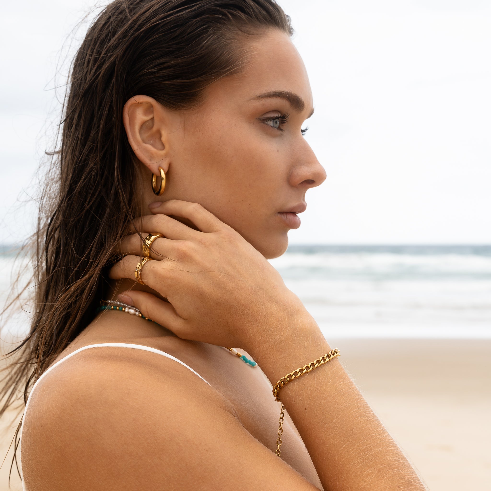 Gold curb chain bracelet styled outdoors – Maevi Jewellery 