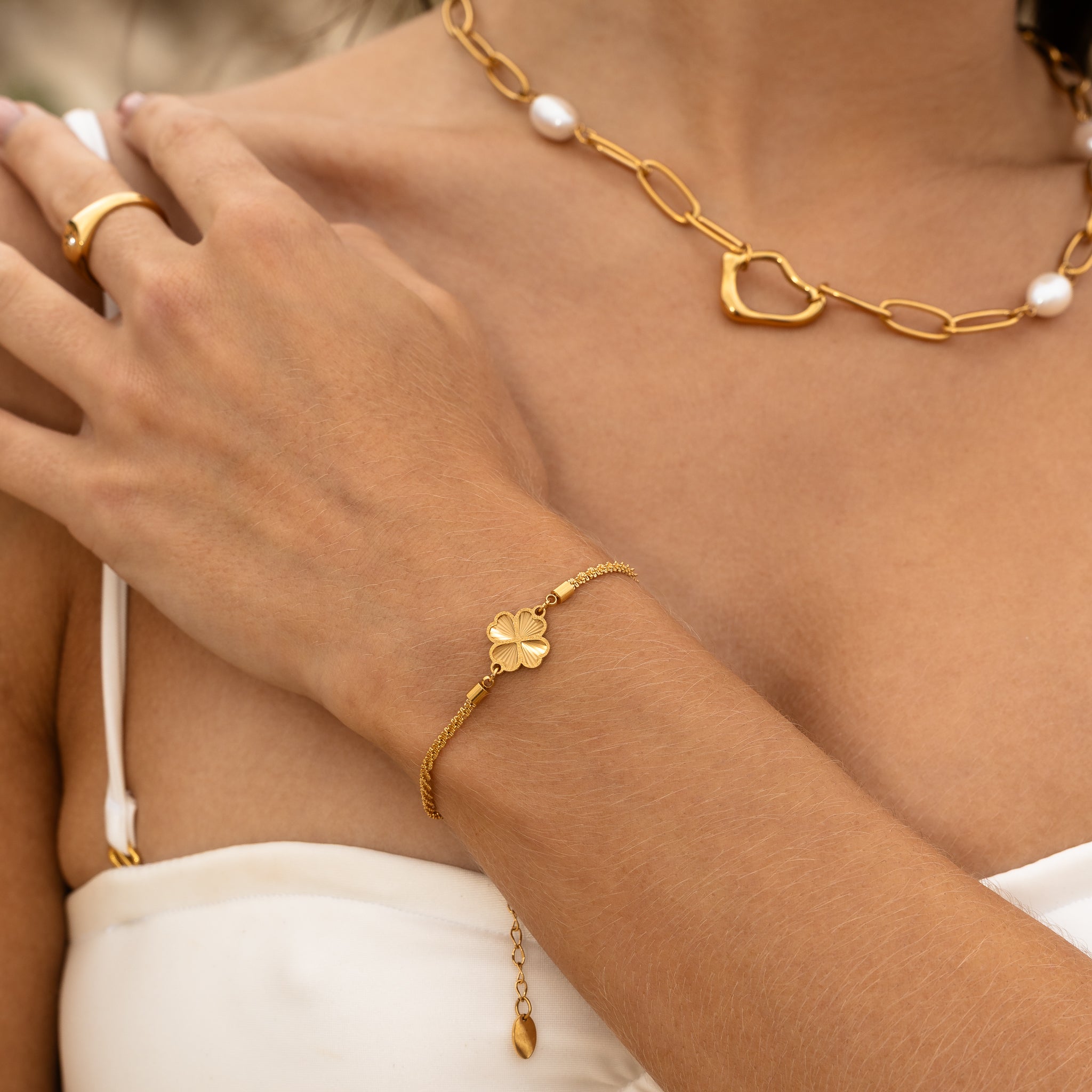 Textured chain clover bracelet – hypoallergenic jewellery