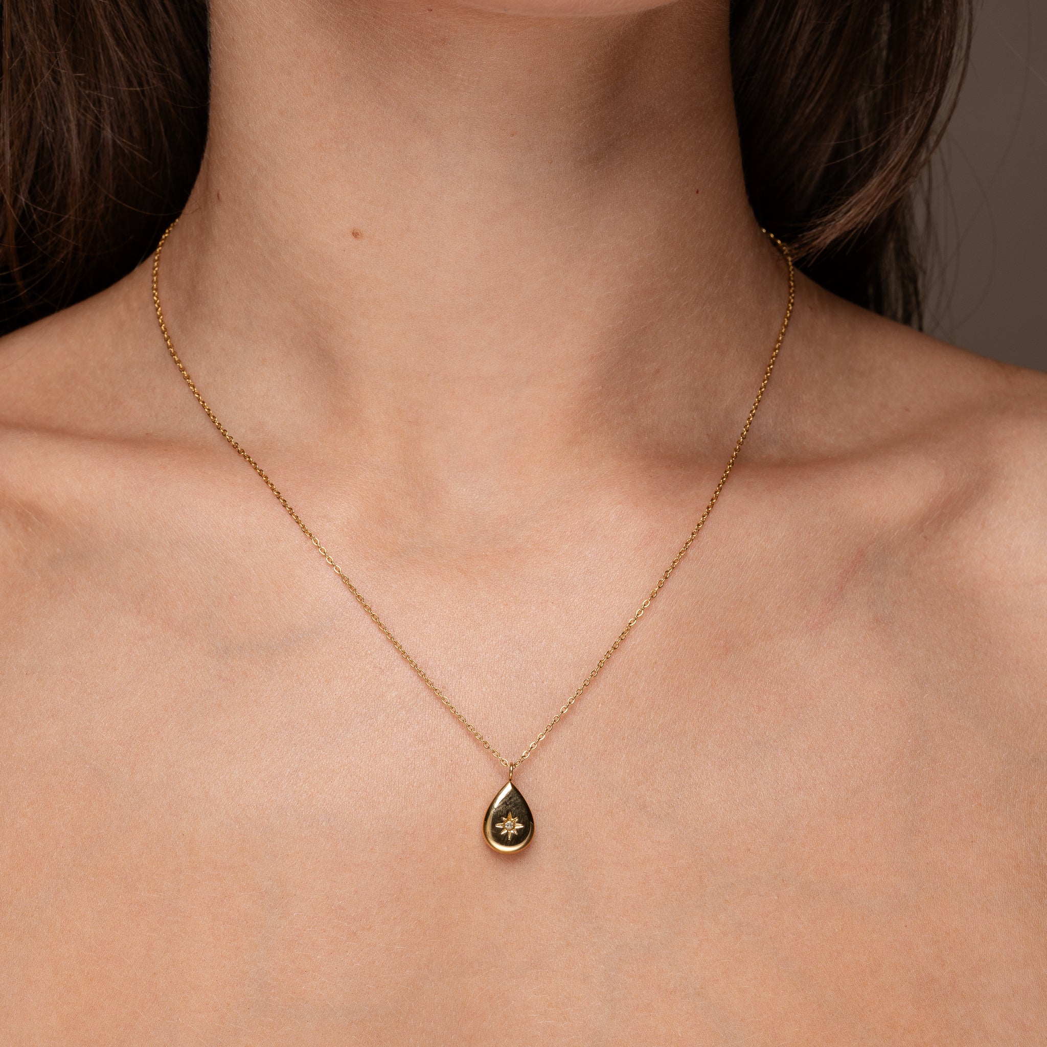 Solara gold teardrop necklace – Maevi jewellery